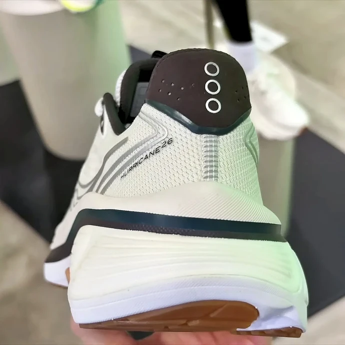 Saucony Hurricane 26_02