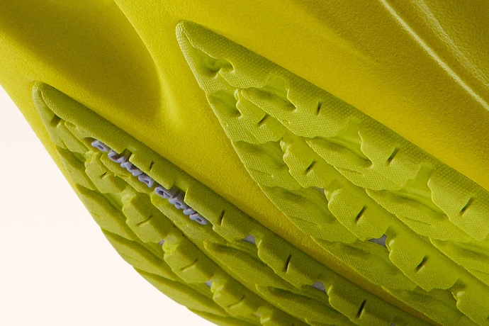 26ss-run-mag-max-2-grey-yellow-2030-rgb_cr2