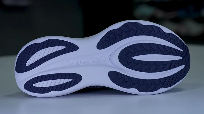 Saucony Triumph 24_ IncrediLUX_06