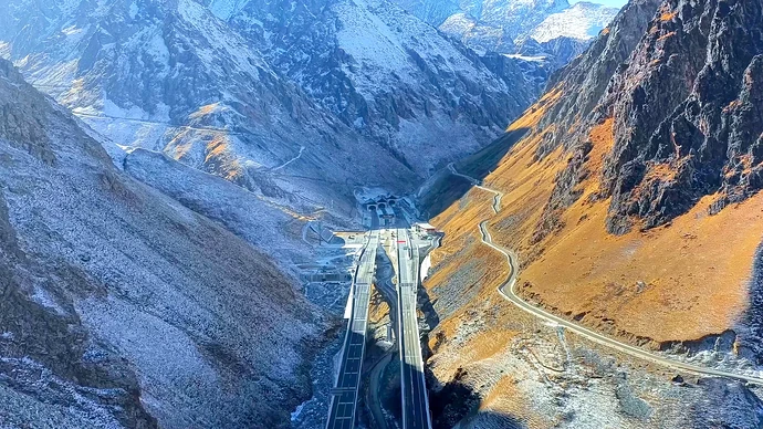 天山勝利トンネル