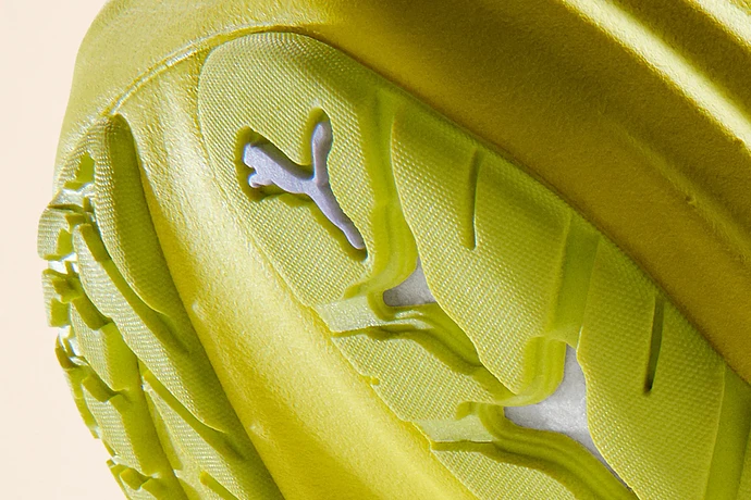 26ss-run-mag-max-2-grey-yellow-2030-rgb_cr1