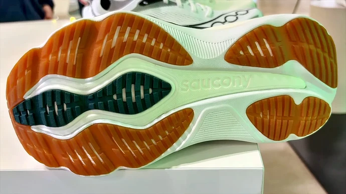 Saucony Hurricane 26_06