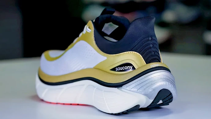 Saucony Paramount Max_02